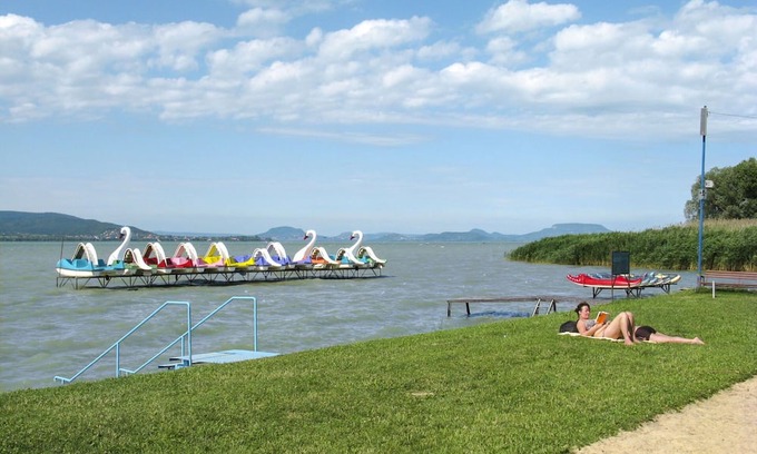 Balatonkeresztur House | Stunning villa for 5 guests with A/C, TV, terrace and parking