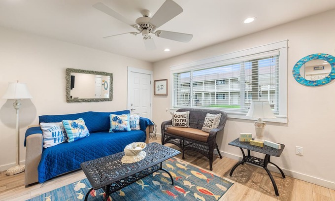 Port Aransas Condo | Roomy 1 BDRM Large Pool w/a Private Courtyard and a 5 Min Walk to the Beach