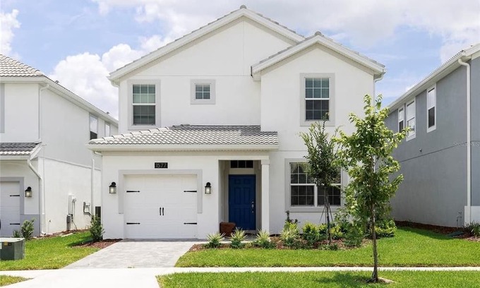 Davenport House | Spacious 5Bed Pool Home with Game Room-1577SW