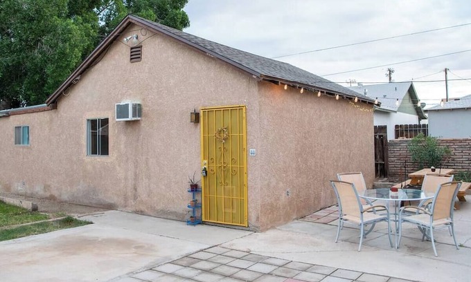 Yuma Townsite House | Pet-Friendly, Charming bungalow with WiFi and AC in sunny Yuma