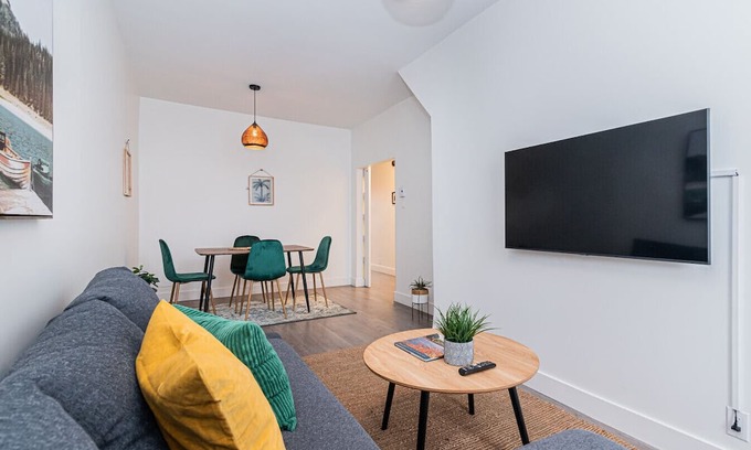 Maisonneuve Apartment | 🌟 Modern vibrant with Parking – 2BR and confort