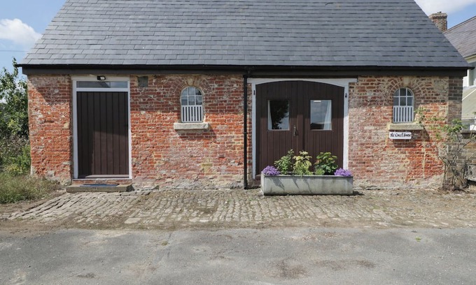 Broad Hinton House | COACH HOUSE, character holiday cottage in Royal Wootton Bassett