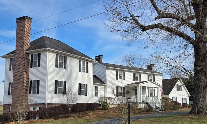 Andersonville House | Historic Farmhouse in the Dillwyn countryside. Not far from Farmville.