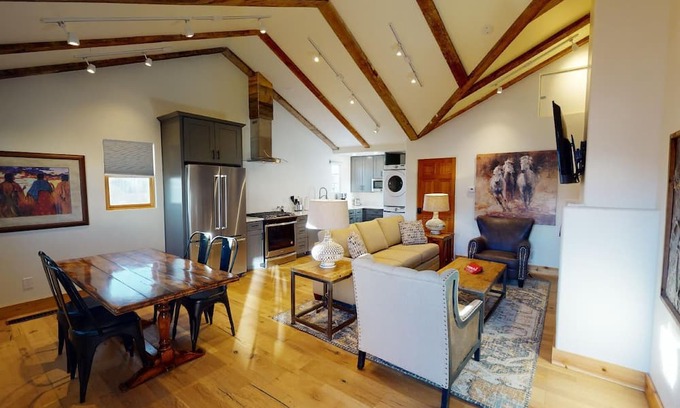 Downtown Santa Fe House | Bosque Casita: Downtown Railyard District, a short walk to Plaza
