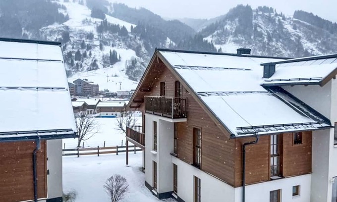 Rauris Apartment | Beautiful apartment for 4 guests with pool, WIFI, TV, terrace and parking
