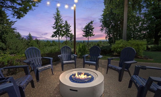Poulsbo House | Evergreen View Retreat Sleeping up to 16