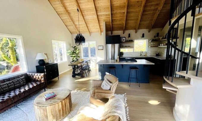 Sebastopol House | Luxe Guest Home Walk to Downtown Sebastopol