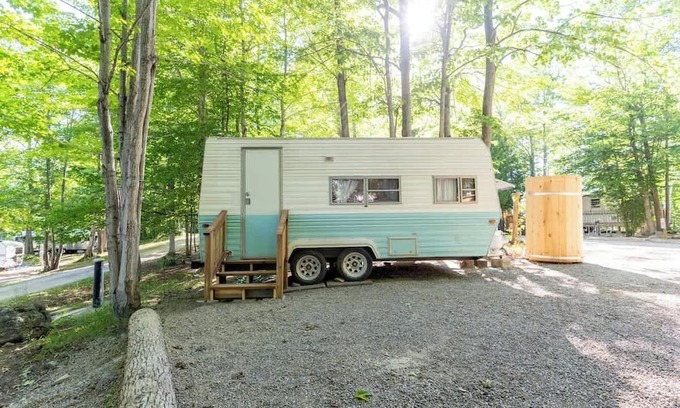 Miller Lake House | Beautiful Little Blue RV near Tobermory