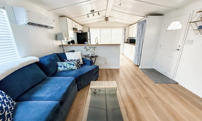 Bradenton House | Cozy 2-bedroom mobile home in fantastic Bradenton with WiFi, AC