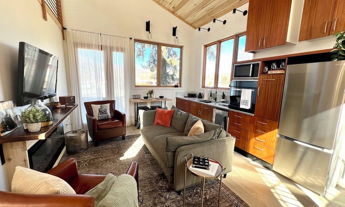 Paonia House | Modern Spacious Cosy Retreat in Downtown Paonia with Views