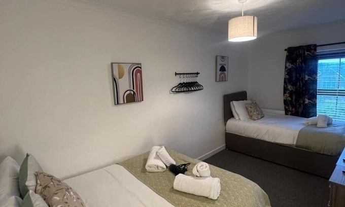 Clydach House | 4 Rooms, Private Parking