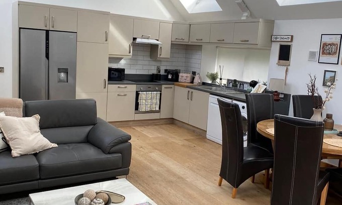 Dublin Cottage | South Dublin Housing for Contractors - Sleeps 5