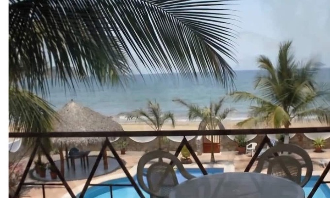La Penita de Jaltemba Apartment | Ocean Front 1 King Bedroom. Swimming pool, Easy 5 minute beach walk to Shopping