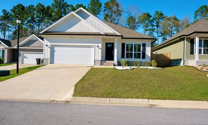 Florida Panhandle House | Spacious 4-bedroom house with WiFi, AC in phenomenal Cantonment
