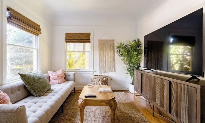Hosford-Abernethy House | The Ladd's Addition Bohemian Dream ~ 95 WalkScore