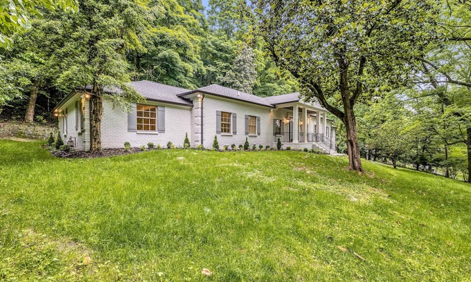 Forest Hills House | Spacious 5-bedroom house with a gourmet kitchen and AC in welcoming Nashville