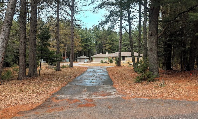 Hazelhurst House | Peaceful Pines, 4 bdrm, 3 bath home tucked in just south of Minocqua