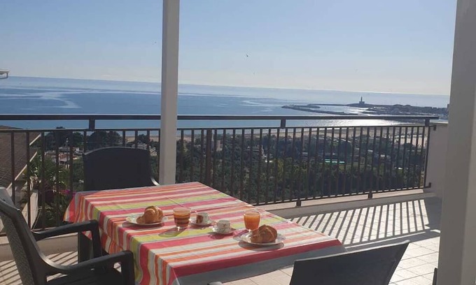 Chiesiola Apartment | Two-room apartment 550m from the sea with sea view terrace