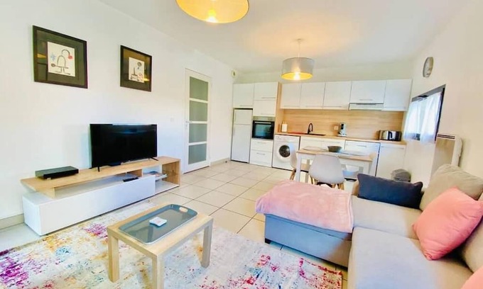La Gare Apartment | 2-BEDROOM CITY CENTER APARTMENT FULLY EQUIPPED BALCONY ELEVATOR PRIVATE PARKING