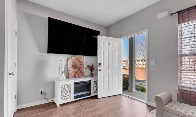 Columbia House | Premier Townhome Close to Columbia/Spring Hill/GM/Ultium Cells-Sleeps 6/WiFi/BBQ