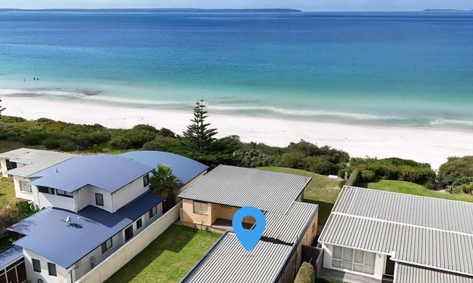 Callala Beach Cabin | Quay's Cabin - Absolute Beachfront with Views