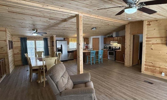 Elgin House | Spacious 5-bedroom house Short Distance from Brushy MTN & Windrock Trails