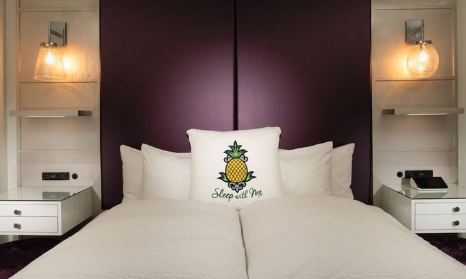 Garment District House | Starlet Queen at Staypineapple, An Artful Hotel, Midtown! Near TImes Square