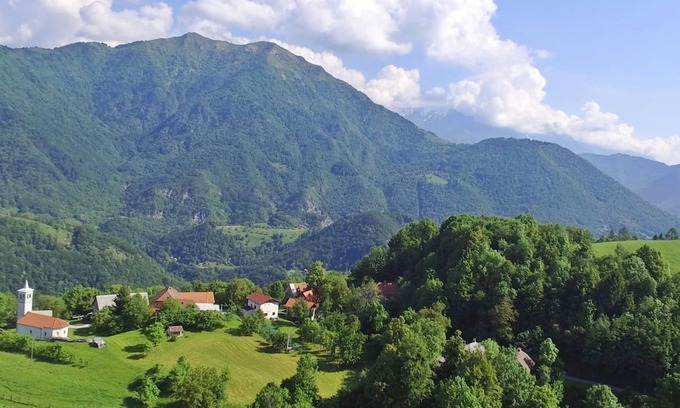 Logarsce Apartment | 2-bedroom guest suite in Logaršče w/Mountain Views near Most na Soči