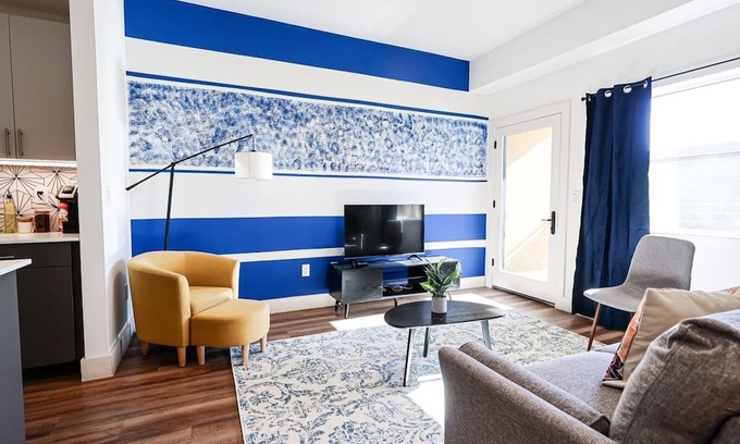 Brewerytown Apartment | Imagine a stylish escape in Glenwood, the epitome of urban luxury