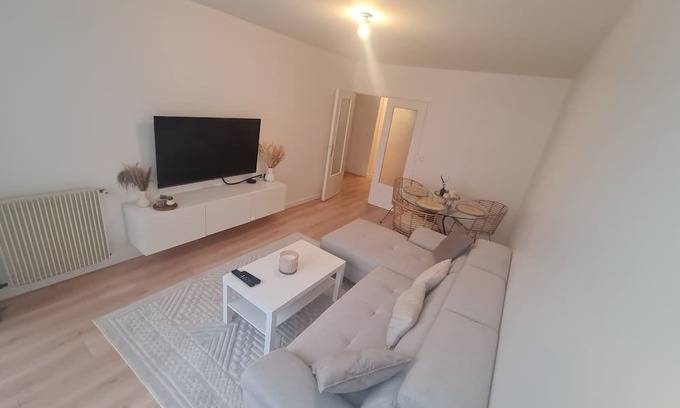 Livry-Gargan Apartment | Beautiful, cocooning apartment. Near Paris /C.D.G /Disney
