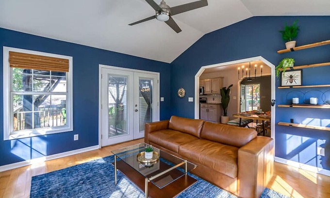 Kedron House | Updated Home Near Wedding Venues - Shopping - Food