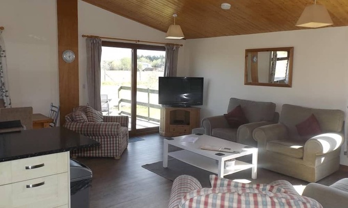 Offenham Cabin | Spacious 3 bedroom lodge at Avonvale Holiday Lodge