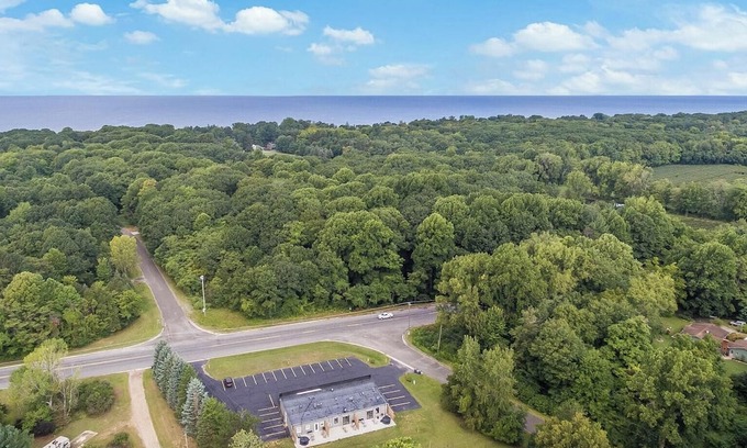 South Haven Apartment | Charming, Peaceful 2-bedroom apartment in nice South Haven