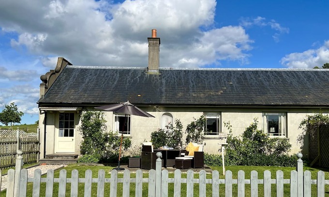 Mappowder Cottage | Maple Cottage - sleeps 4 guests in 2 bedrooms