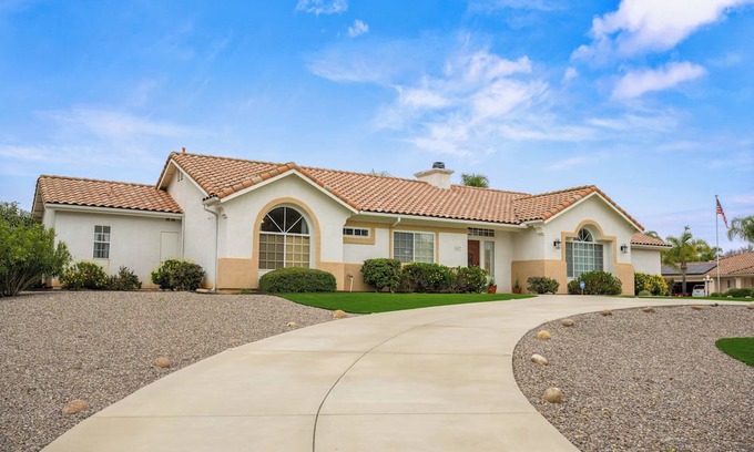 Ramona House | "Ramona's Central Gem: Your Perfect Vacation Retreat Awaits!"