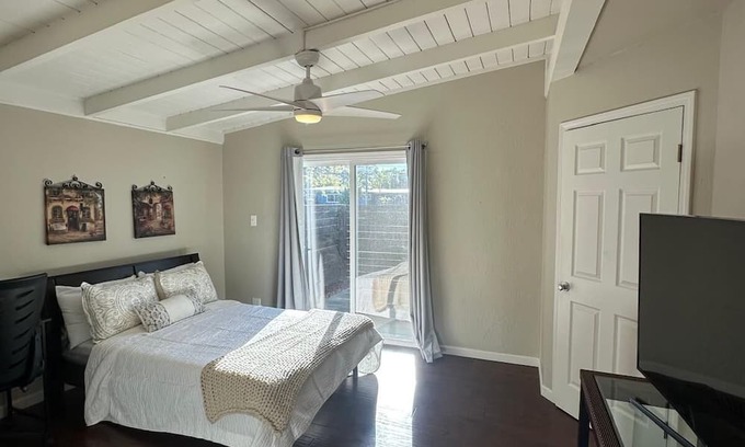 Davis House | Charming 3-bedroom house with AC, WiFi near downtown Davis