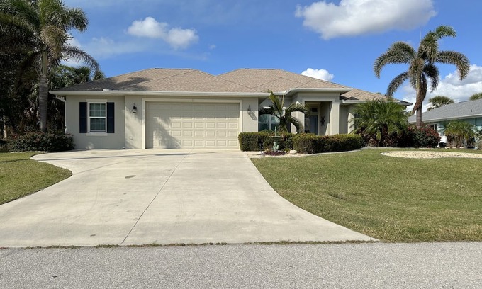 Broadmoor House | NEW! 3-bedroom, 2-bathroom, POOL home in marvelous Rotonda West with FREE WiFi