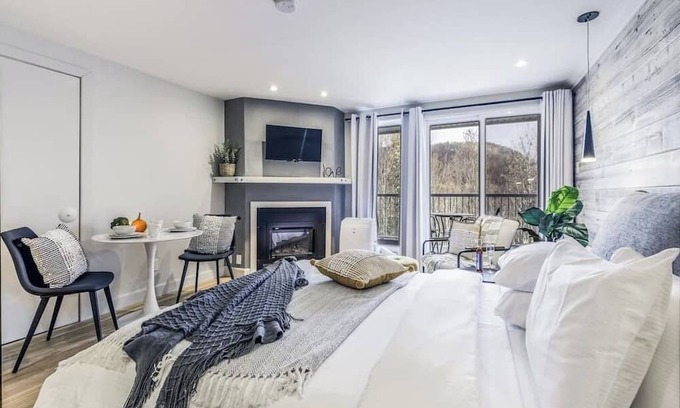 Mont-Tremblant Village Apartment | Studio LIVTremblant 203 by Gestion ELITE