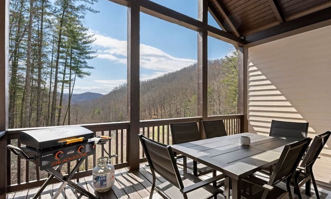 Sylva Condo | Mountain Retreat, Cozy Balcony, and Grill!