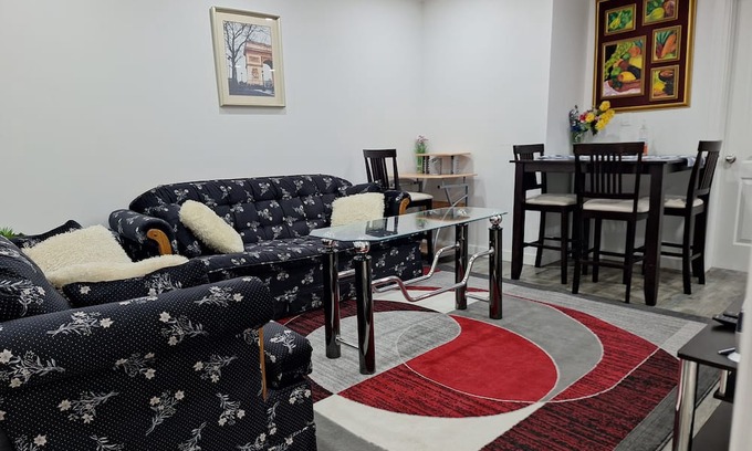 Saskatoon House | The Hampton Suite (near Airport & Downtown)