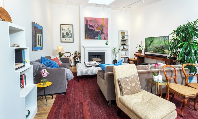 Sonoma House | Charming Garden 2bdrm 2ba on Quiet Cul-de-Sac Walkable to Shopping & Plaza