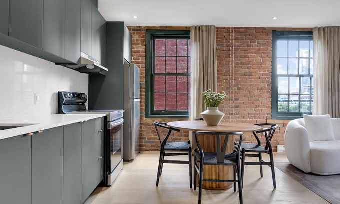 Cite Multimedia Apartment | Mercer-1 Bedroom Corner unit-Free parking