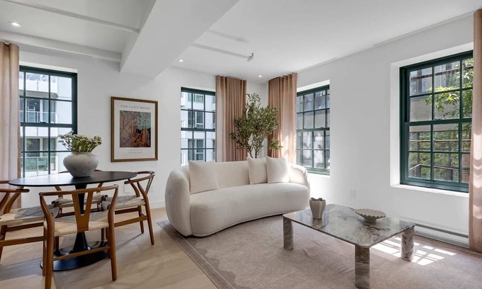 Cite Multimedia Apartment | Mercer-King Bedroom -Free parking