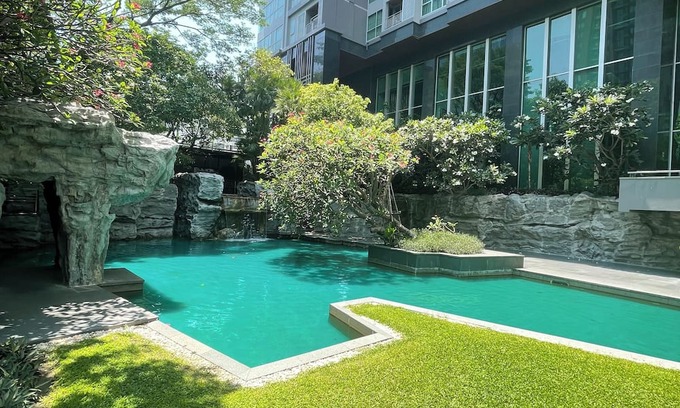 Makkasan Apartment | 1BR Luxury Condo Central Asoke Sky Pool & Gym