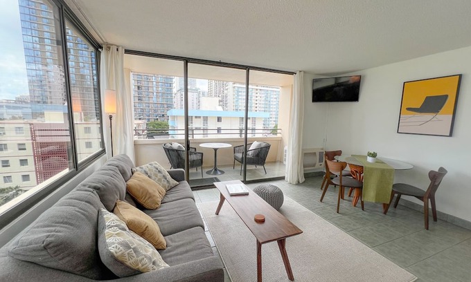 Waikiki Condo | Serene Waikiki Skytower 1-Bedroom | Open-Air Lanai