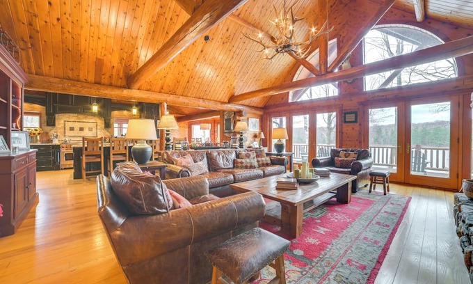 Levering Cabin | Deck + Beach Access: Lakefront Cabin in Levering!