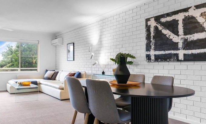 Lake Macquarie City Council House | Family Getaway in Belmont
