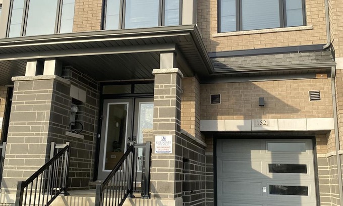 Vaughan Bed & Breakfast | 3BR Getaway in Kleinburg, Vaughan, Built in 2024 — Stylish Comfort Awaits You!