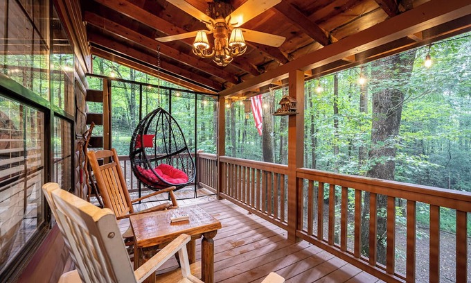 Blue Ridge Cabin | Super Cute Cabin with easy drive