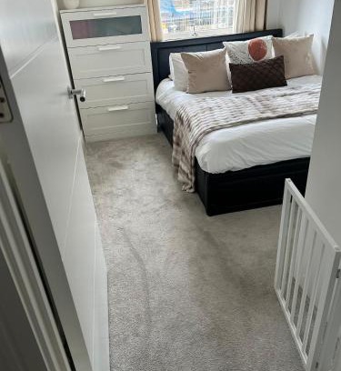 Cheshunt Apartment | room with private bathroom